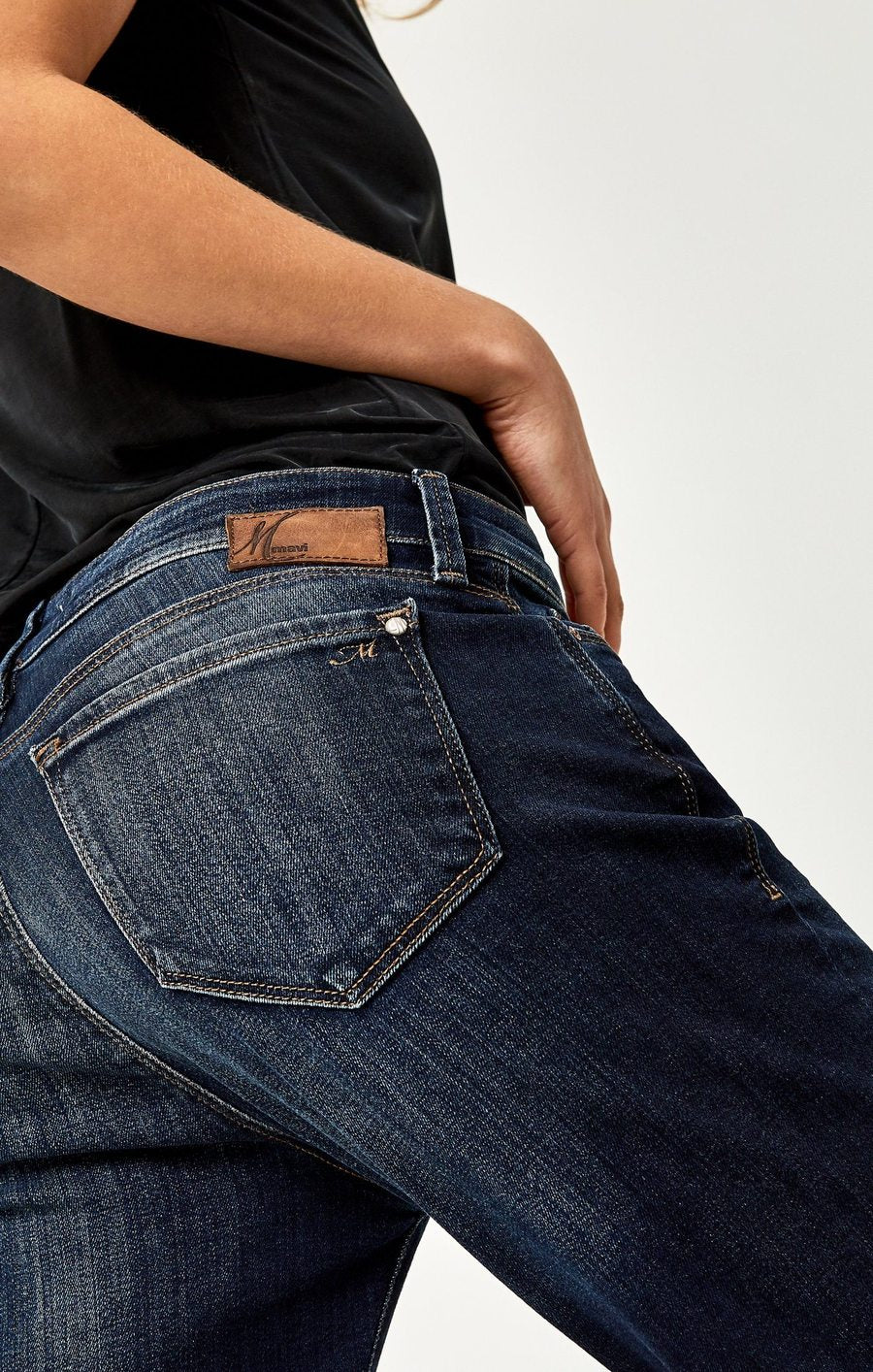 ADA Boyfriend باللون النيلي المصقول Tribeca B2B Test