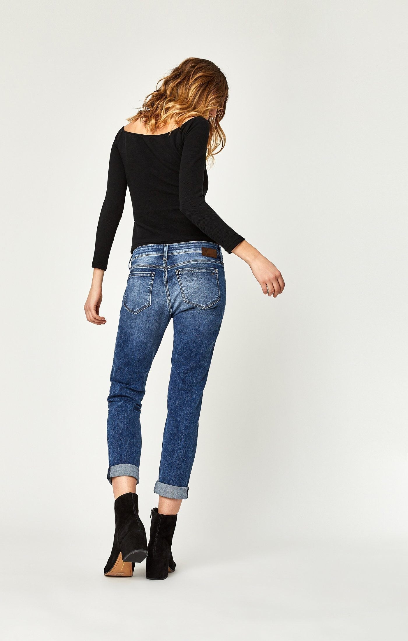 ADA BOYFRIEND IN MID INDIGO TRIBECA - Mavi Jeans